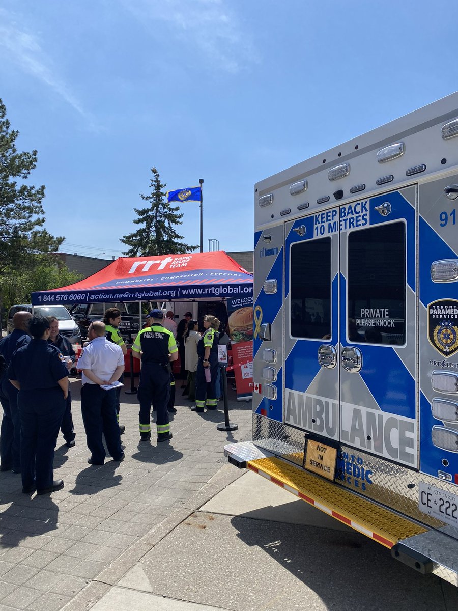 TorontoMedics's tweet photo. What a fantastic afternoon connecting with the community as we celebrated #ParamedicServicesWeek over an incredible BBQ lunch served up by @RRT__NA. #PSWeek2026 Find more pics on FB: https://t.co/kmA6OYtlx3 https://t.co/0WywUpoe0u