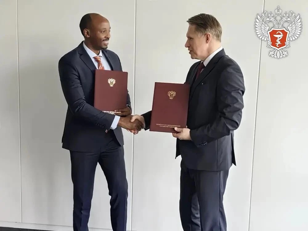 RwandainRussia's tweet photo. 🇷🇺🇷🇼 Russia and Rwanda signed a memorandum of cooperation in healthcare.

Russian Health Minister Mikhail Murashko and Rwandan Health Minister Sabin Nsanzimana held a meeting on the sidelines of the World Health Assembly.

📋 During the event, the parties signed a memorandum of understanding between the Russian Ministry of Health and the Rwandan Ministry of Health.

The countries intend to cooperate in the following areas:

▫️ Strengthening healthcare systems;
▫️ Professional development of healthcare workers;
▫️ Prevention, medical rehabilitation, diagnosis, and treatment of non-communicable and infectious diseases;
▫️ State regulation of the circulation of medicines and medical devices;
▫️ Medical research;
▫️ Maternal and child health, including measures to reduce child and infant mortality;
▫️ Nuclear medicine and others.

Source: https://t.co/ieJtvRi3f6