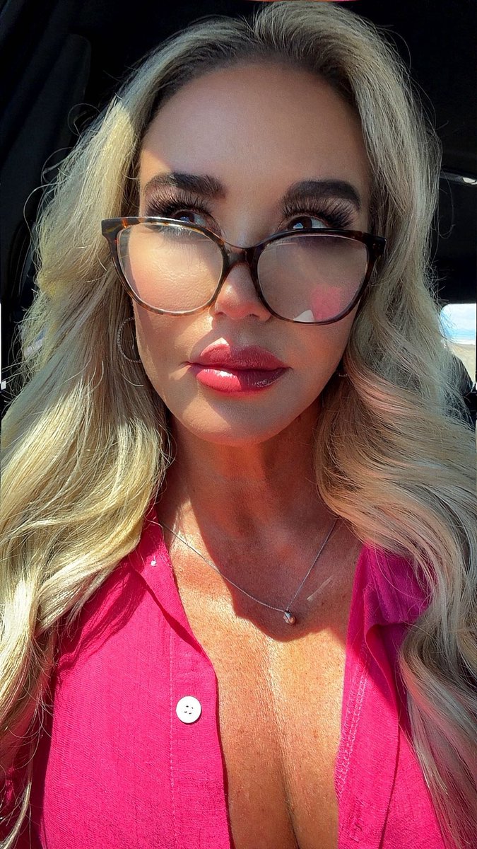 Bikini Beast tweet media