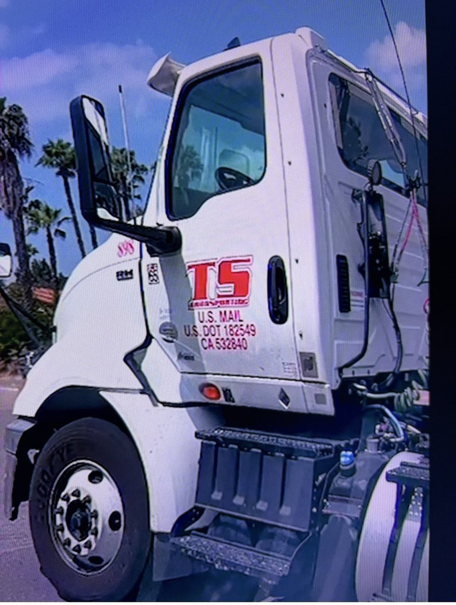 ShopaholicShack's tweet photo. @USPS truck driver either untrained/unqualified or completely negligent driving this vehicle in San Diego on May 18th 2026 at 10:49 am Camino Del Norte exit off 15 south he seemed hurried &amp; oblivious https://t.co/KoDC1GyegF