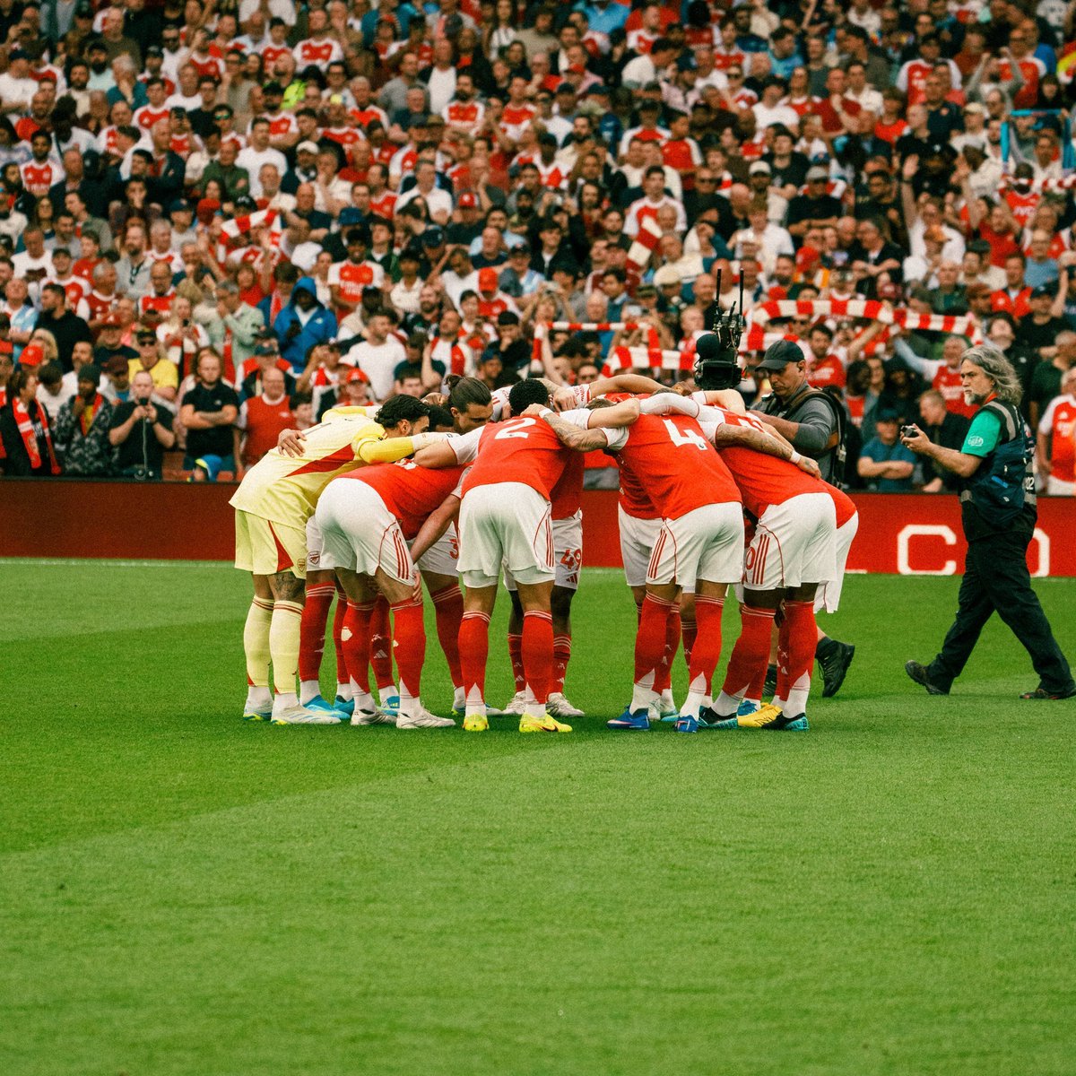 Loudviews1's tweet photo. Arsenal secured their first Premier League title in 22 years with 82 points from 37 games, finishing five points ahead of second-placed Manchester City, who lost 1-0 to Bournemouth earlier today, May 19. https://t.co/lKqOxNdM7t