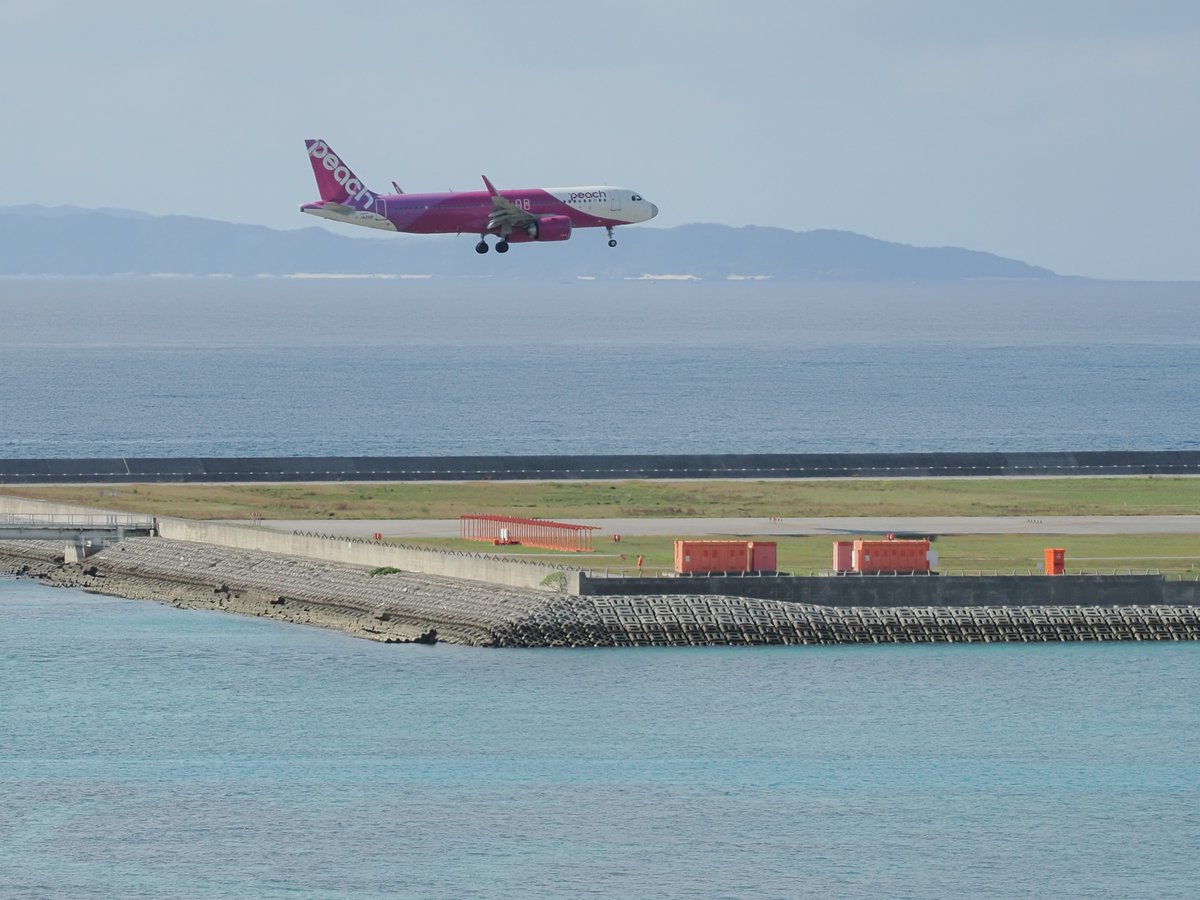 🛬 JA201P A320neo #APJ #peach #沖縄 #瀬長島 #ウミカジテラス