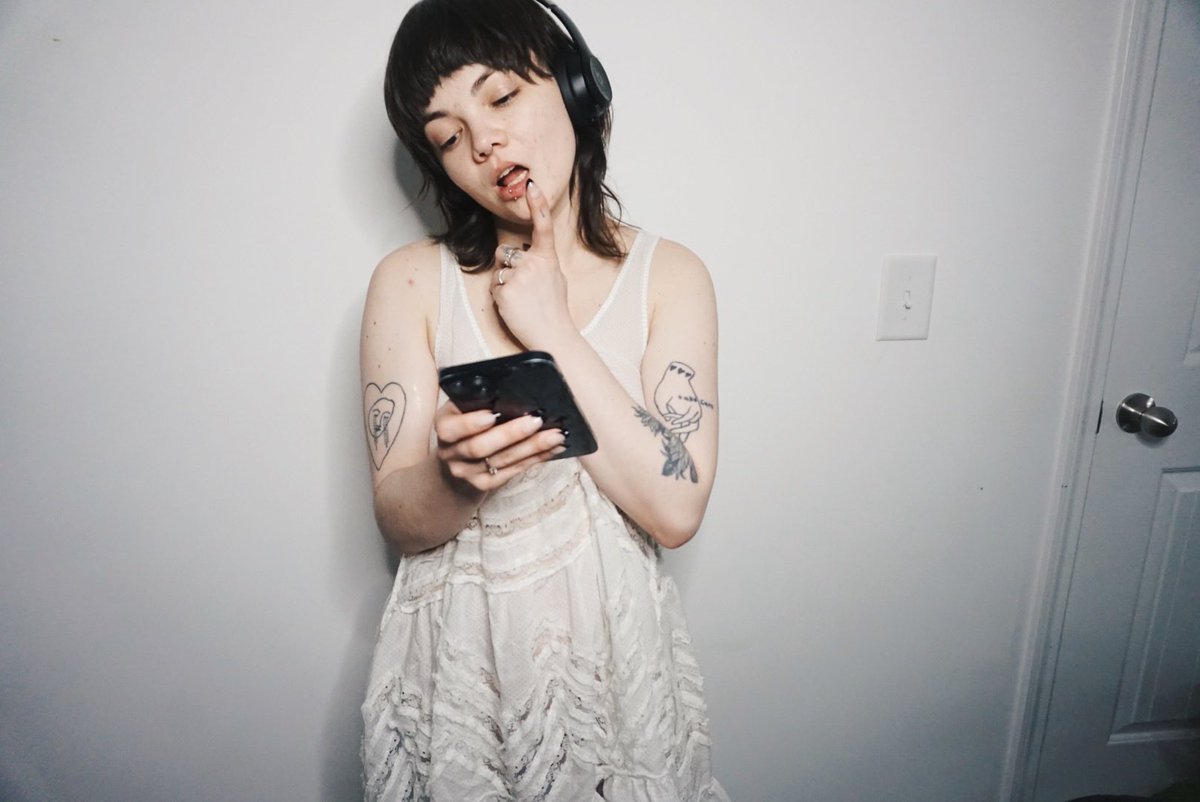 Sub Lyra tweet media