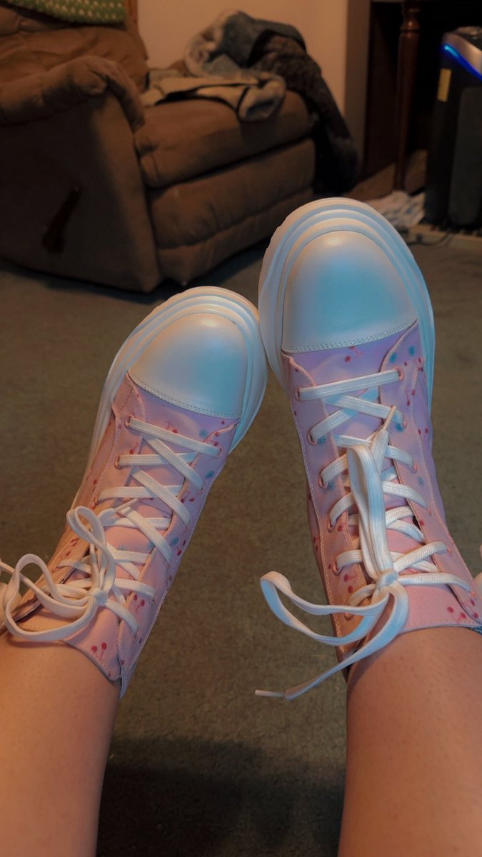 cinmaRUN's tweet photo. I GOT MY SHOES FOR OFFKAI LFG https://t.co/i2ViI602SG