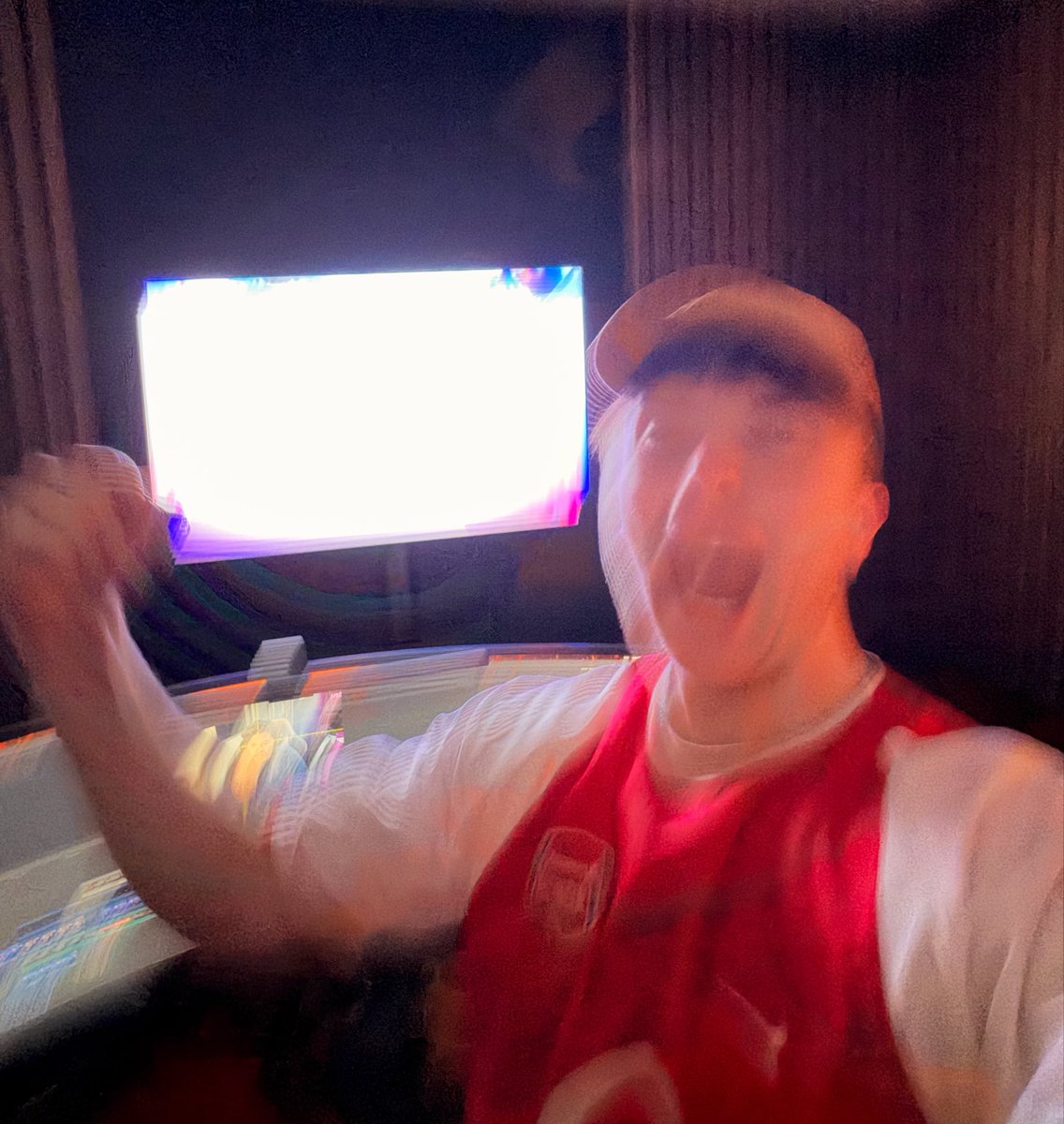 CHIPFAT_'s tweet photo. I HAVE BEEN CRYING MY FUCKING EYES OUT MIKEL ARTETA YOU HAVE CHANGED MY LIFEEEEEEEEEEEEEEE I CANT BELIEVE THIS IS REAL COME ON YOU FUCKING GUNNERSSSSS 🔴⚪️🏆 https://t.co/eed5FAO8T1