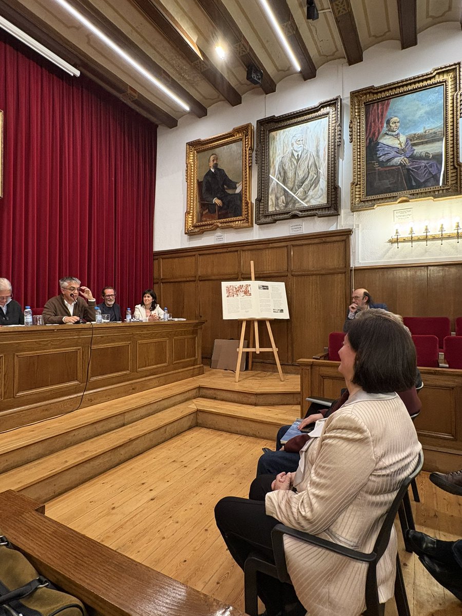 MVilallonga's tweet photo. Sota la mirada atenta i estimada de Mercè Trullén, avui hem recordat Alexis Eudald Solà als vint-i-cinc anys de la seva mort a @BonesLletres, d’on va ser membre numerari. Rigor, passió i generositat van ser característiques definitòries de l’Eudald que han estat evocades. https://t.co/aP99eYPiHc