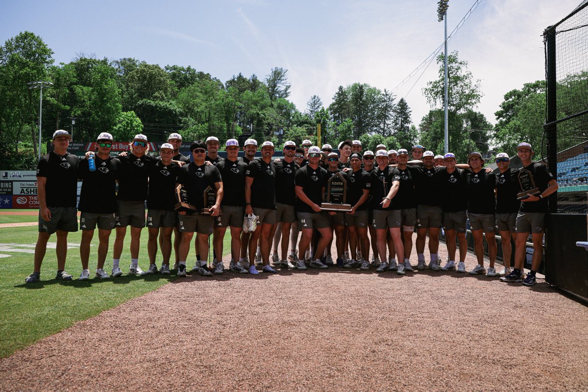 HPUBaseball's tweet photo. Secured the season hardware 🏆

#GoHPU https://t.co/ggRb6wjviY