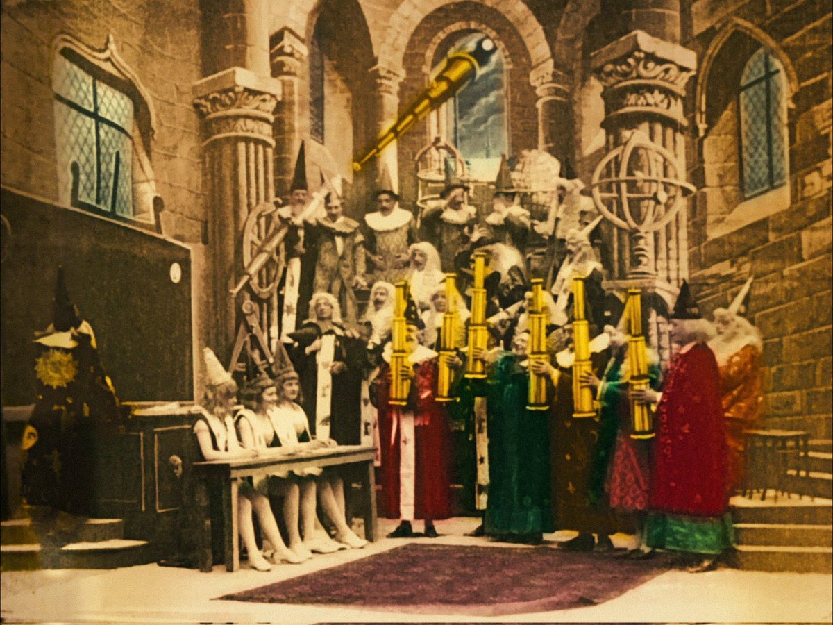 retrofilmm's tweet photo. A Trip to the Moon (1902) dir. Georges Méliès https://t.co/kPs1oRc6fP