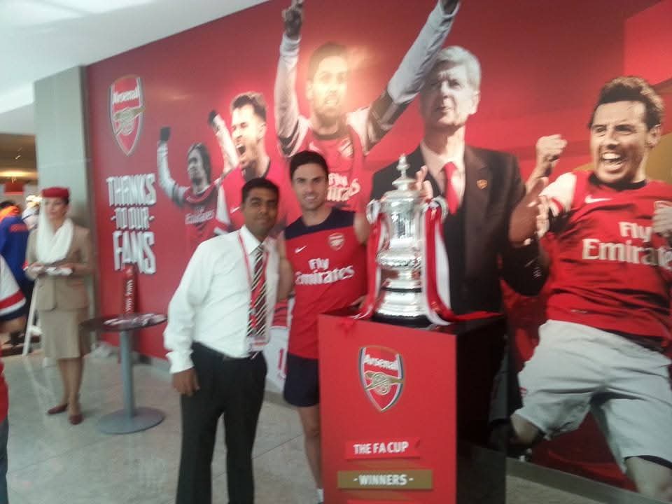 vineethsilkar's tweet photo. @Carrizer Took this with the boss back in 2014 ever since routing for him 😒 https://t.co/kv1LJmK17q