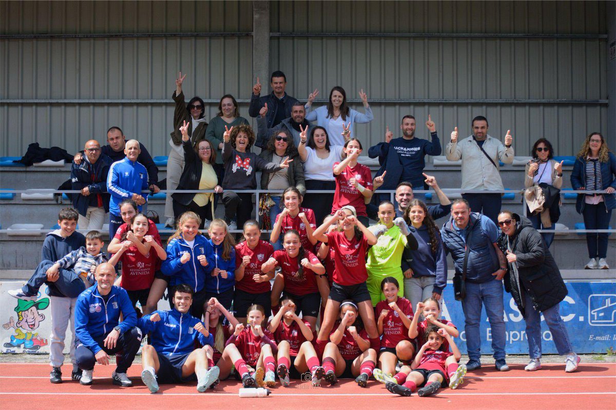 arcadiaef's tweet photo. Foto de familia! 💙🤍 https://t.co/fK5ArA7ASj