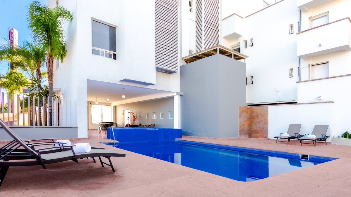 iwantvacations's tweet photo. Negocios y relajación se encuentran en León, Guanajuato con InHouse Hotels.
🏨 Instalaciones renovadas en una ubicación estratégica.
🛏️ Habitaciones cómodas con espacio de trabajo.
🍽️ Restaurante
📊 Salones y salas de juntas para reuniones exitosas.
🚗 Estacionamiento gratuito. https://t.co/Ciq1drixic