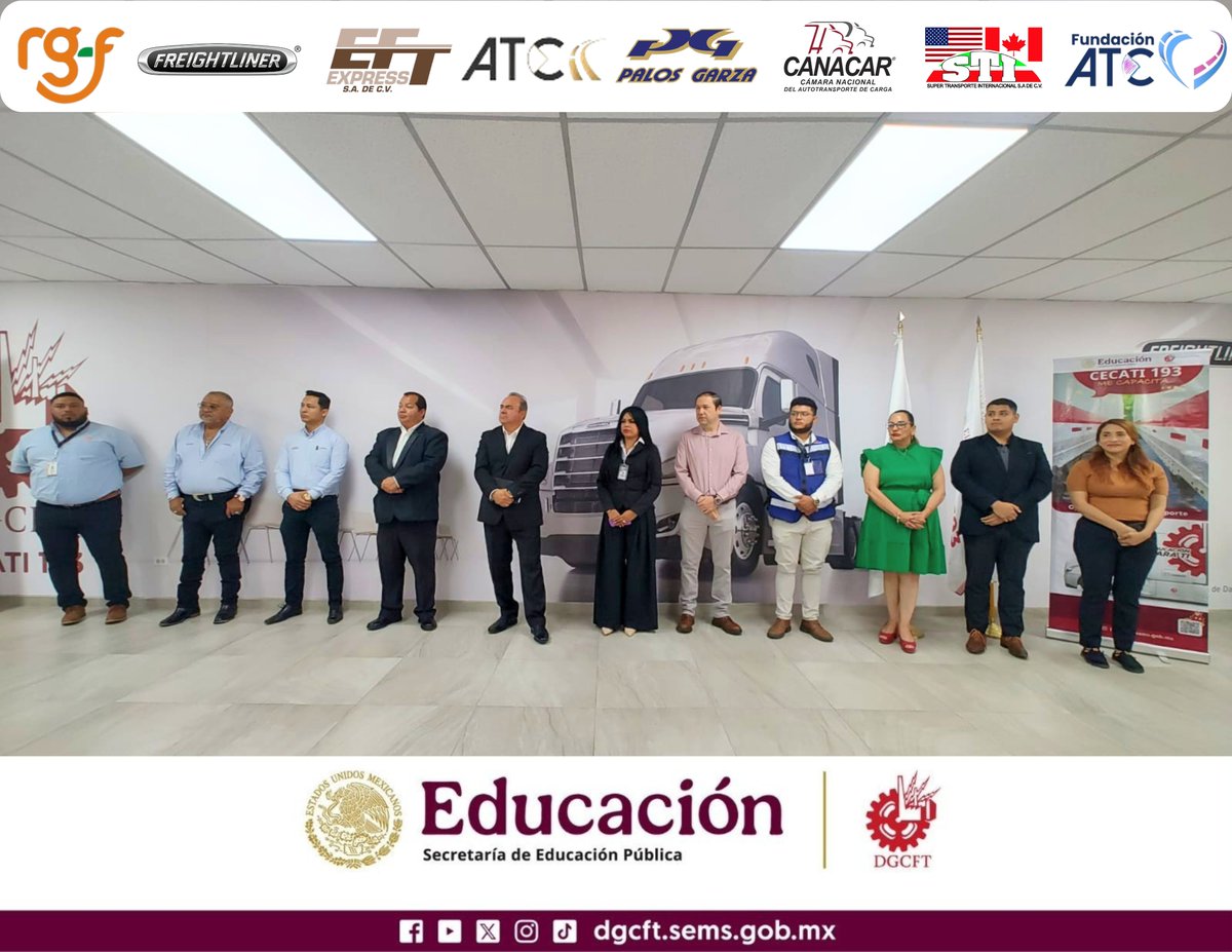 cecati193's tweet photo. El día de ayer lunes 18 de mayo, egresó la octava generación 2025-2026 de Operadoras y Operadores Profesionales de Autotransporte de Carga del CECATI 193.
Agradecemos a la empresa EFT Express y a sus representantes,  por su apadrinamiento y motivación a nuestros estudiantes. https://t.co/Btds3pMW3J