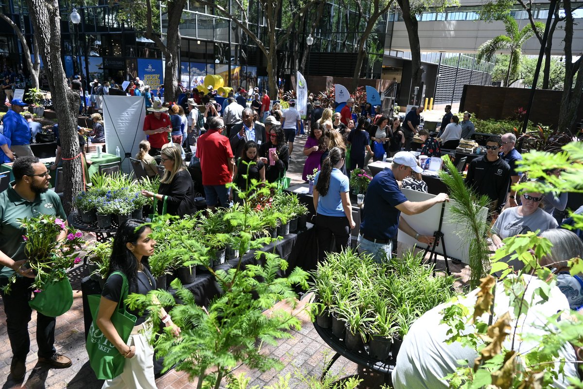 EPCHC's tweet photo. What an amazing turnout at our 25th Annual Clean Air Fair! Thank you to our partners, exhibitors, and guests for celebrating Stars and Stripes Forever and our shared commitment to clean air. More photos here: https://t.co/WUBuhEJhgg https://t.co/t63fSn4lsj