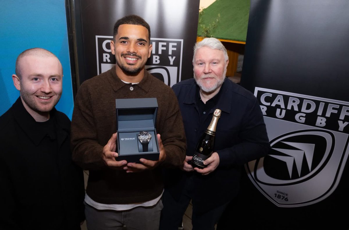 Cardiff_Rugby's tweet photo. Our winners 🔵⚫️

#YmlaenCaerdydd | #CardiffEOSA https://t.co/vWIUiQKfTc