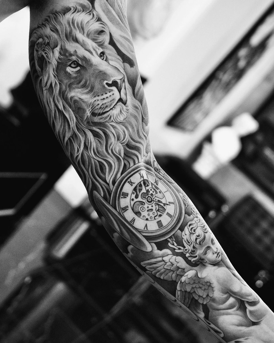 JunCha's tweet photo. There are no pacts between lions and men.🦁 https://t.co/AQHS7HrF5E