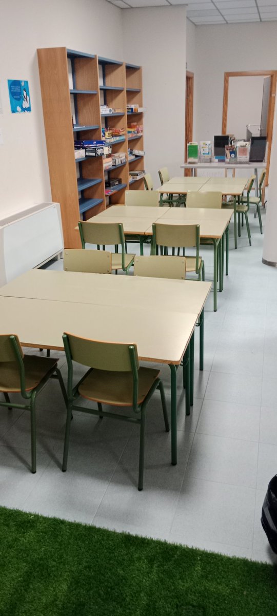avecinalsanJose's tweet photo. Dar las gracias a la Consejería  Educación @GobiernoRioja por  donar el mobiliario infantil para la biblioteca av San José @Goncapellan agradecer a Rosa y Maite funcionarias por su amabilidad y atención a nuestros compañeros.y a La concejal de servicios sociales del @AytoLogrono https://t.co/F1FFxXt4Ks