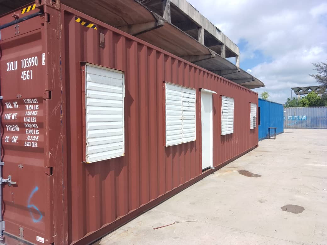 LorenzoOsbel's tweet photo. En Puerto Padre se trabaja fuerte en la transformación de contenedores en viviendas, a pesar de las dificultades con algunos recursos que son necesarios para lograr hacerlo con calidad #LasTunas #PorLasTunasLaVictoria #SíSePuede https://t.co/WcHG7CePN4