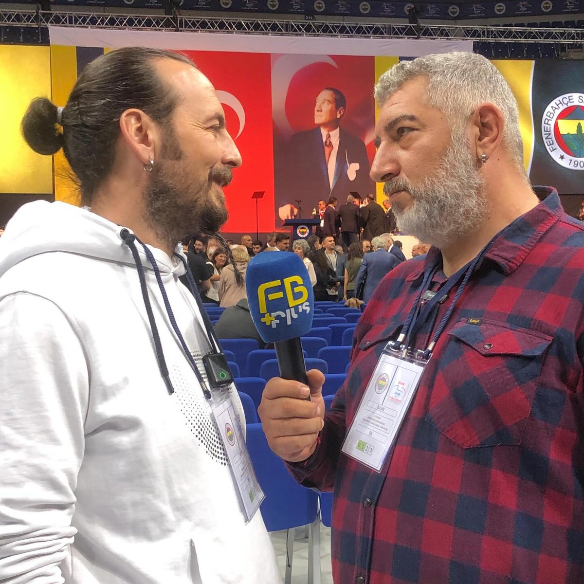 BasarBuyukkol's tweet photo. Bu twiti atalı 20 gün oldu!
Sanki 20 yıl geçti üzerinden!😉😅
1- Murat Ülker ve Ferit Şahenk'in Aziz Yıldırım'a başkan adaylığı konusundaki desteğini ilk duyuran bizdik!
2- Nihat Özdemir'in dışarıdan destek vererek oğlunun yönetim kurulu listesine gireceğini ilk biz duyurduk!
3- Aziz Yıldırım'ın aday olacağını, kimseyi aday göstermeyeceğini ilk önce biz söyledik!
4- Kongre tarihini CANLI YAYINDA günler öncesinden ilk bizden öğrendiniz!
5- Verdiğimiz tüm mali tablo bilgilerinin hepsini YDK'da mevcut yönetim kurulu doğruladı!
6- UEFA'dan gelen cezanın Kerem ve Mourinho yüzünden geldiğini CANLI YAYINDA biz söyledik!
7- Şimdi birleşme ile ilgili görüşmelerin bittiğini söyleyenlere, bizi yalanlayanlara KAPAK geliyor!
ÇOK YAKINDA!
Bildiğimiz yoldan şaşırmadan devam!
@FatihCelebi @hnarin78 @DinoJeyss