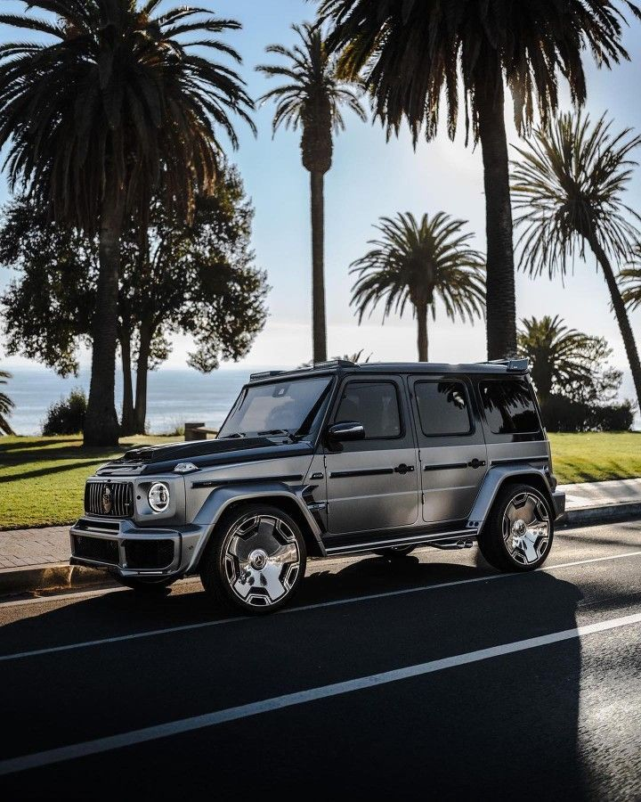 sivigs68's tweet photo. Those massive monoblock wheels catch the coastal sun perfectly, but it's the roar of the V8 that actually wakes up the coast. 🌊 https://t.co/SQBn2vXD7W