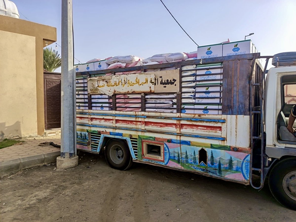 berdmad's tweet photo. ضمن مبادرة سلة العشر من ذي الحجة والمدعومة من جمعية البر الخيرية بجازان :

بدأت جمعية البر الخيرية بمحافظة ضمد تنفيذ المرحلة الثالثة من توزيع السلال الغذائية على المستفيدين من خدماتها في قرى المشوف والحمى والجهو وقائم الجهو ومحبوبه وردش والحصن والحرجة، وذلك بالتعاون مع سفراء الجمعية، بهدف تعزيز الأمن الغذائي وتلبية احتياجات الأسر المستفيدة خلال أيام العشر المباركة.

وتتقدم جمعية البر الخيرية بمحافظة ضمد بخالص الشكر والتقدير إلى جمعية البر الخيرية بجازان، وإلى الأمين العام الشيخ محمد بن حسن العلاوي، وإلى مؤسسة الغويري الخيرية، على دعمهم ومساهمتهم المباركة في تنفيذ هذه المبادرة الإنسانية، سائلين الله أن يجعل ذلك في موازين حسناتهم.
#جمعية_البر_بضمد #جمعية_البر_بجازان #مؤسسة_الغويري_الخيرية #جازان_للبر_عنوان #العشر_من_ذي_الحجة