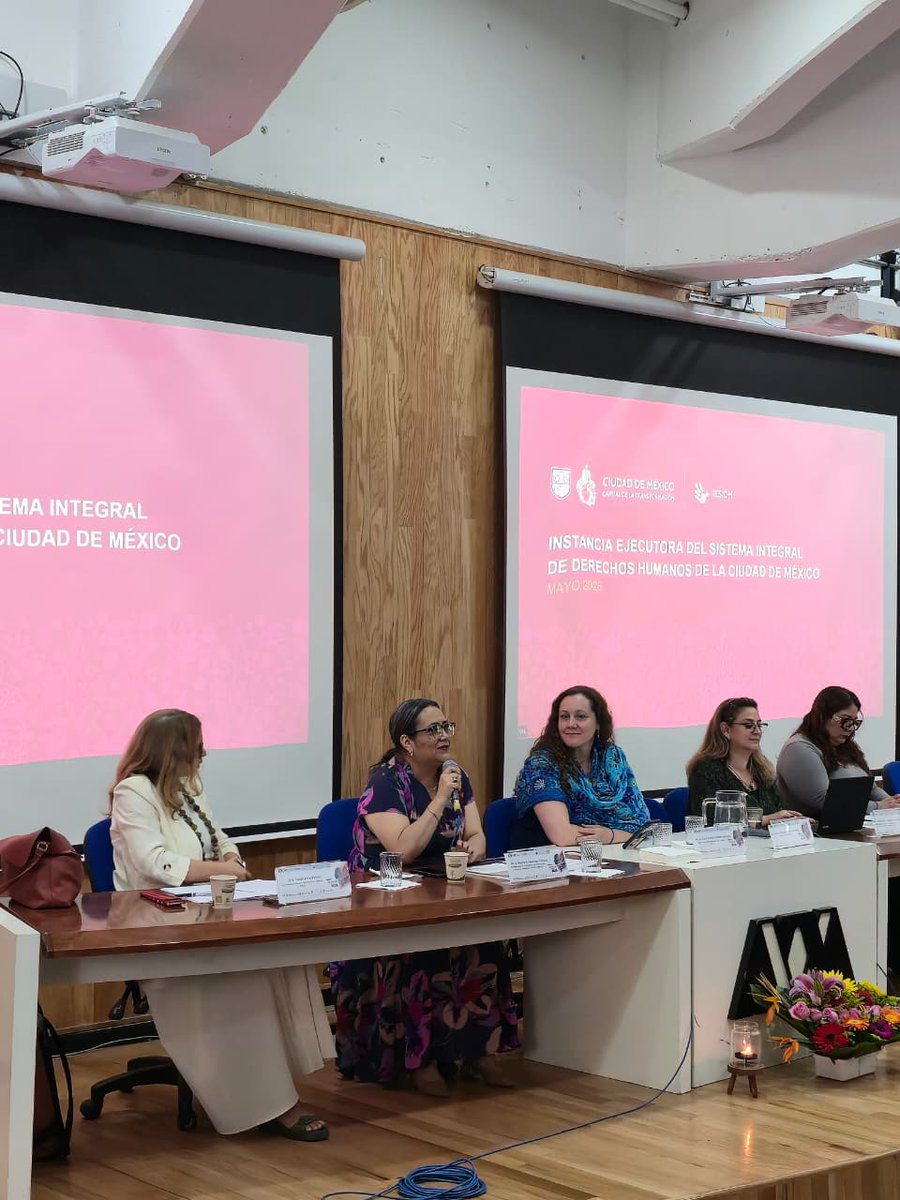 PDHCDMX's tweet photo. #Entérate: Por invitación de la @uamxoficial, asistimos al Encuentro Iberoamericano de Arte, Género y Diseño, realizado en la Unidad Xochimilco. 🎨🎭 En él, participamos en la mesa "Políticas culturales entre el Arte y el Género", donde expusimos una mirada a la historia de las mujeres en el arte, desde una perspectiva de género y de derechos humanos. 🖼🪇💜
