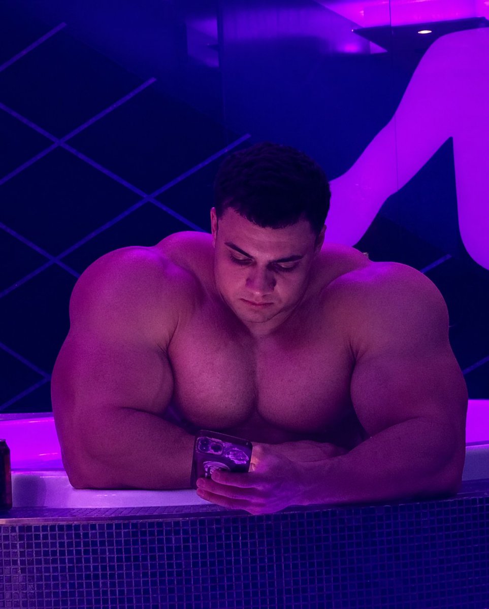 Muscle Morpher Enjoyer tweet media