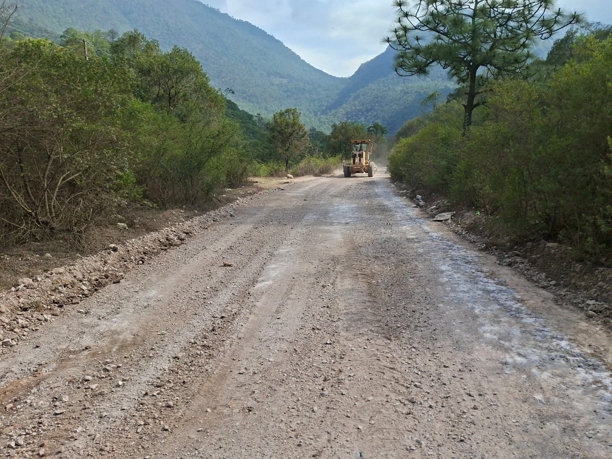 CicaegG's tweet photo. ✅ #Avanzan trabajos de mejoramiento de caminos en comunidades #Serranas de #Chilpancingo
📍Chilpancingo, Gro., 19 de mayo de 2026.- En cumplimiento a los compromisos establecidos por la gobernadora @EvelynSalgadoP https://t.co/i59jr4fHId