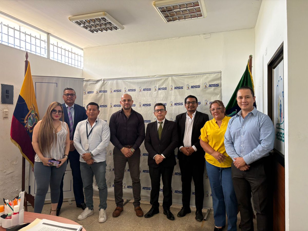 JorgeVelas25472's tweet photo. Hoy mantuvimos una importante reunión de trabajo con los abogados externos y el equipo del Departamento de Cartera y Coactiva de la Direccion Provincial de Santa Elena, con el objetivo de fortalecer estrategias de recuperación de valores y optimizar los procesos institucionales. https://t.co/yGQ1uj6OEu