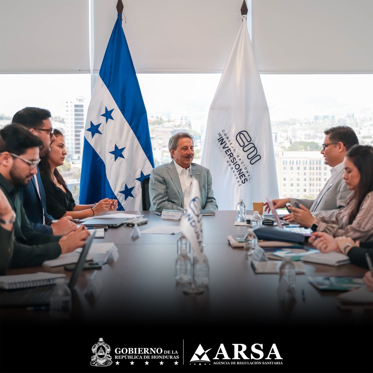 arsa_hn's tweet photo. ARSA y el Consejo Nacional de Inversiones (CNI) sostuvieron una reunión de trabajo orientada a fortalecer la competitividad, simplificar procesos y promover iniciativas que impulsen la inversión y el desarrollo productivo en Honduras. https://t.co/mK7VEwkf5y