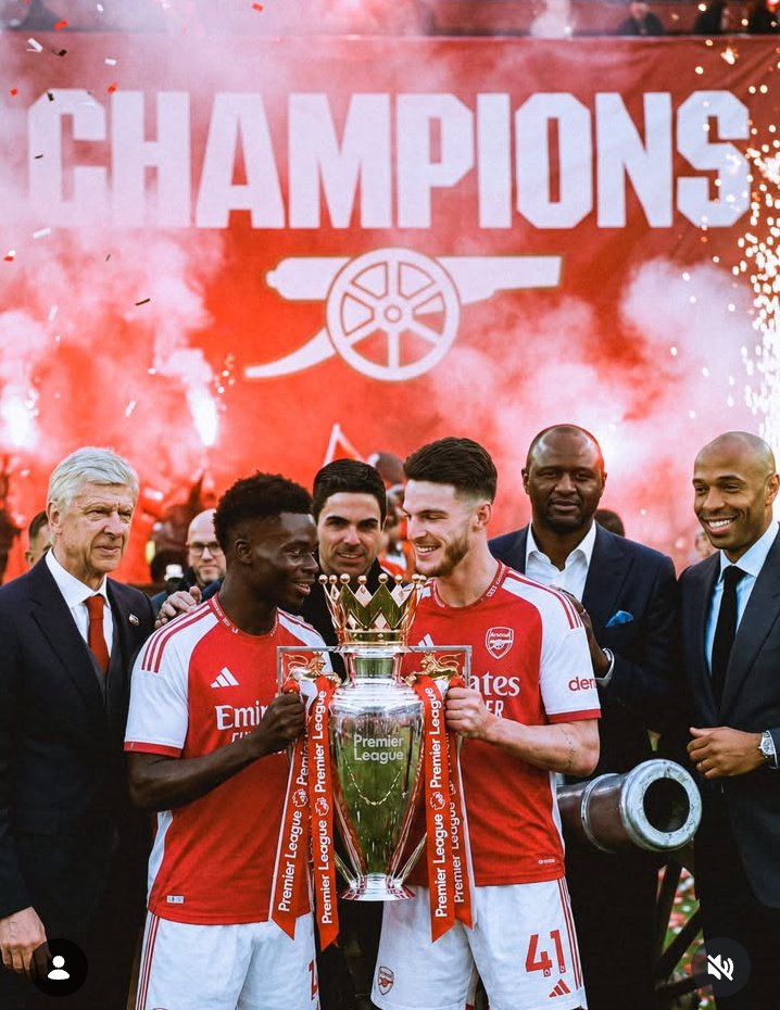 legacy609's tweet photo. Arsenal fans are the happiest people In the world today 🌠 

Wish you well in champions League too ⚡🎉 #Arsenal #premierleague https://t.co/mNXrSuWZWN