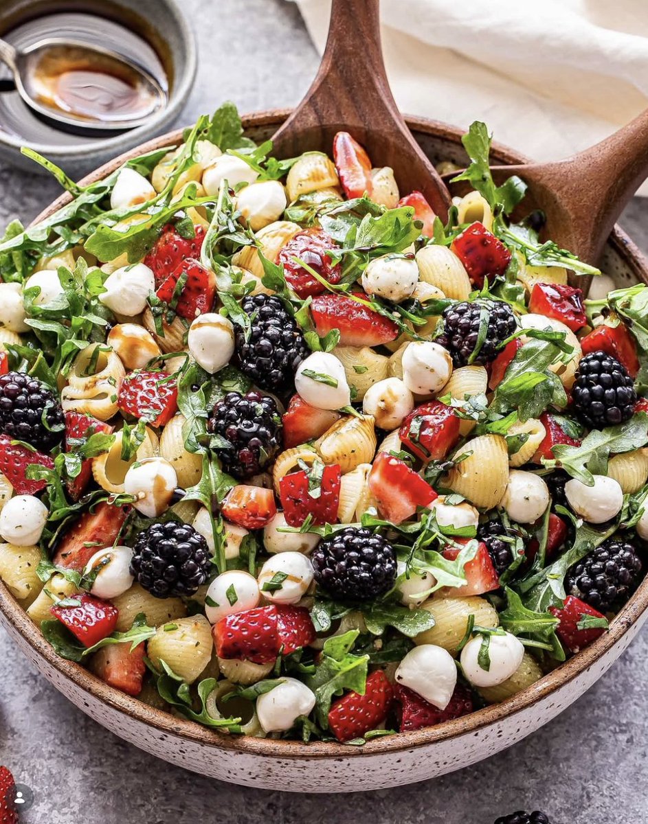 SMACKELI's tweet photo. Memorial Day is almost here ☀️

Fresh berries, pesto, mozzarella, arugula, and pasta tossed into the perfect easy crowd side dish.

We love seeing creators like @RecipeRunner make entertaining feel simple, fresh, and approachable.
https://t.co/13hZmFpWxh https://t.co/SQiBGWq9A8