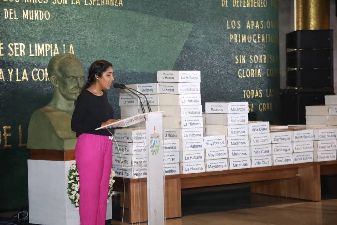 WalterNoris's tweet photo. Las semillas del Apóstol multiplicadas en más de 6 millones de firmas de #cubanas y #cubanos. Este 19 de mayo, fecha histórica para la patria, #MartíVive entre nosotros más que nunca. 
🇨🇺 #MiFirmaPorLaPatria 
🇨🇺 #LaPatriaSeDefiende https://t.co/w1gqGmMsBf