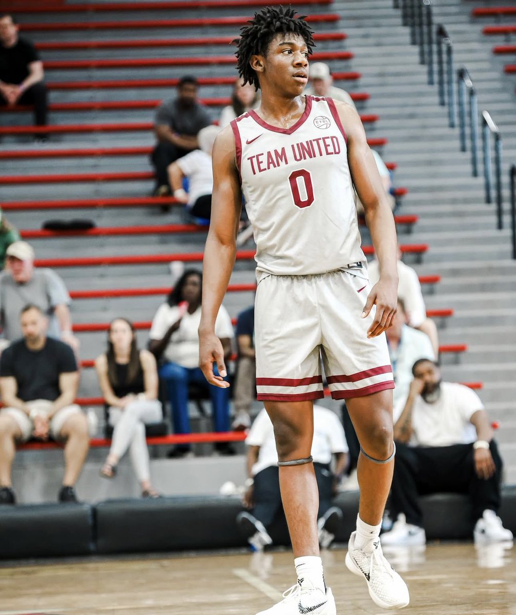 ColbyGHoops's tweet photo. 2028 Greensboro Day &amp; @teamunitedhoops G Micah Gunter has received an offer from Maryland, per source. https://t.co/YPbv44tOPS