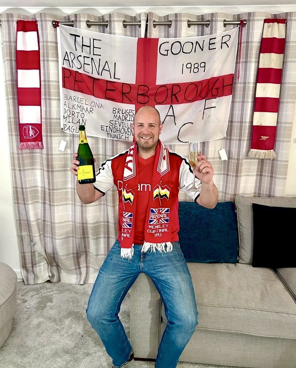 RikkiGreen's tweet photo. The wait is over and tonight I look back at all those journeys, the money, the sacrifices  but most importantly the people I’ve met along the way and memories we’ve made.
Love to all Gooners and tonight, is our night! 
The Arsenal…Champions!!!  🏆🔴⚪️❤️ https://t.co/ZW2mIqqQje