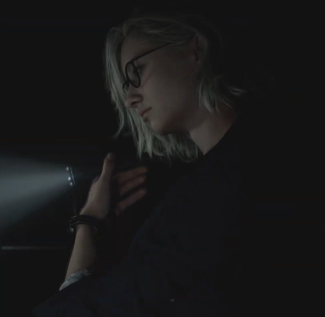 resident_raider's tweet photo. I yearn to be grace ashcrofts flashlight https://t.co/MuCACbSTTd
