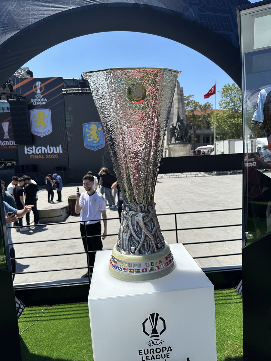 wake_avfc's tweet photo. I hope to see McGinn lifting this tomorrow! #avfc https://t.co/CKji3K5qei