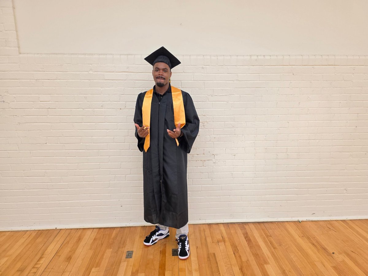 my180yp's tweet photo. 🎓 Congratulations to Isaiah on graduating from Sumner High School yesterday! Proud of your hard work and excited for your future. Keep chasing your dreams! 🎉💙
#weempower #livefully #my180yp #stlouis https://t.co/uweMyN4iTX