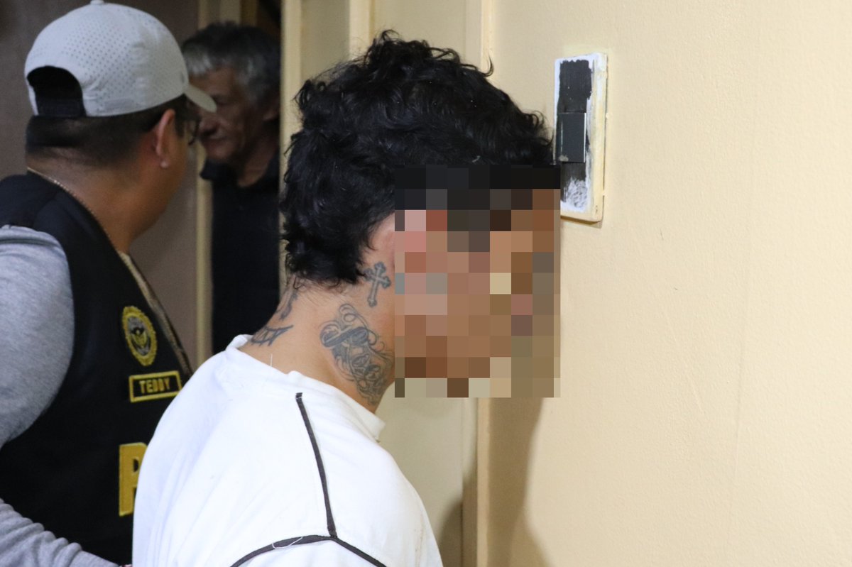 FiscaliaCallao's tweet photo. #FiscalíaInforma| En megaoperativo contra el crimen organizado se logró la captura de 9 sindicados como integrantes de la organización criminal los Bembos del Puerto.

Nota completa en el siguiente enlace: https://t.co/fdfiJDWxep https://t.co/1sFk4fBgcj