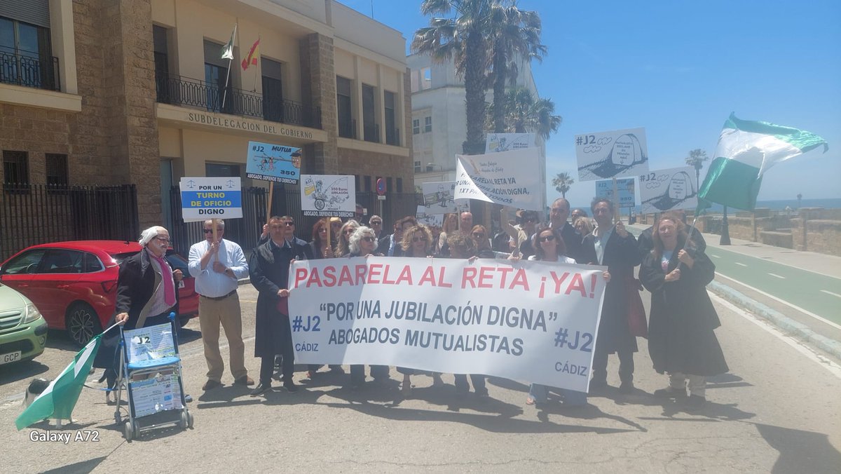 clealabogada's tweet photo. @JuanjoAizcorbe @alfonsocendon @anacobocar @MarijeFullaondo @Macarenaloran @AlbMayoral @CarinaMejias @MoroMjesus @EnriqueSantiago @CristinaValido @CorujoBorja estáis a tiempo de legislar para hacer justicia con abogados y procuradores, desde Cádiz  #Pasarelaalreta1x1ParaTodosYa https://t.co/vI04JXqXam