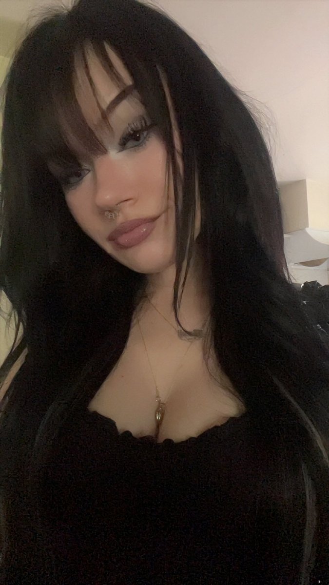 opalmoon222's tweet photo. 🖤🦇 https://t.co/hn1CeCnn3q