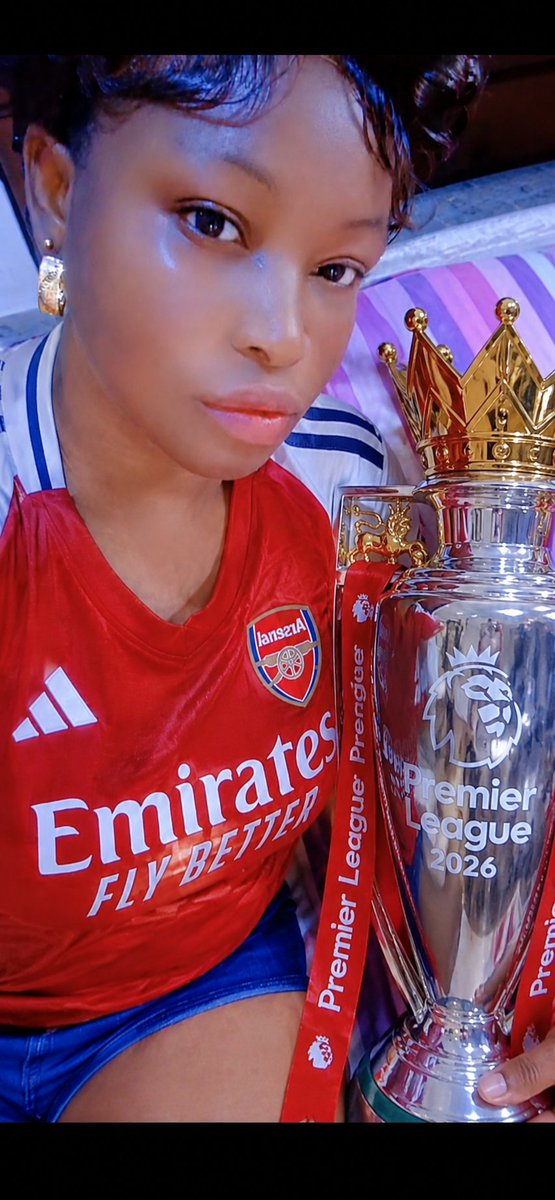 MeggyMusic's tweet photo. We did it we are the champions 🏆  COYG @Arsenal #premierleaguechampions https://t.co/2FFIoEznAh