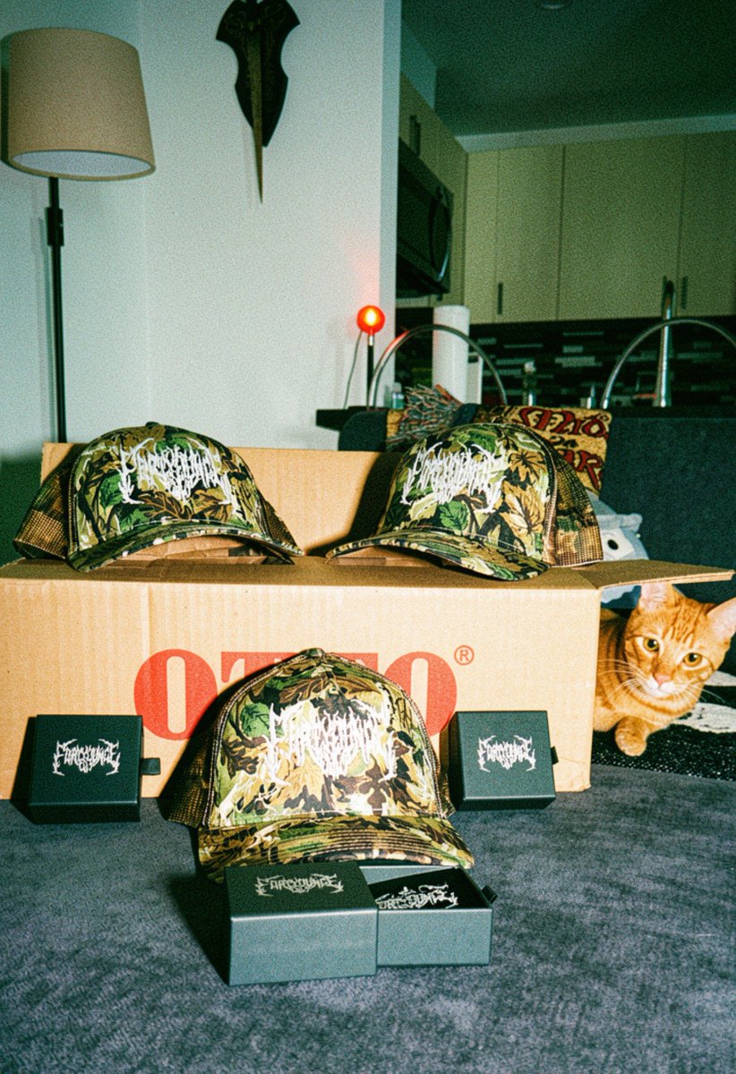 40ozcult's tweet photo. Been quietly cooking up here at the Cult to go back to our roots n hit y’all with a whole gang of new apparel n music.

Cult Summer is almost here baby 🔪 https://t.co/igqkqHy0zT