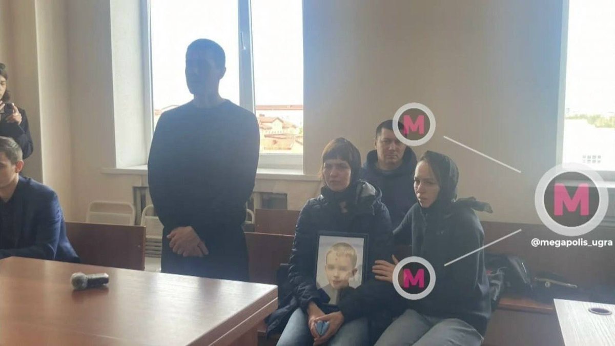 T4acoNBXIw5seBU's tweet photo. В Чургуте суд отправил под арест таджика, который насмерть сбил 10-тилетнего русского мальчика, который переходил дорогу на пешеходном переходе. Инородец, само собой, уже имеет гражданство РФ. https://t.co/elxPmJchY2