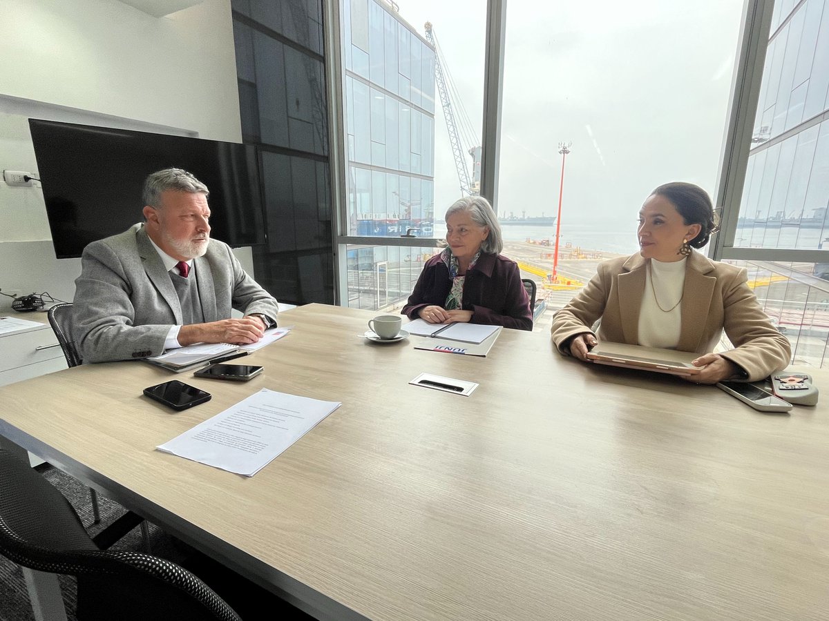 JUNJI_Valpo's tweet photo. Seguir fortaleciendo espacios educativos seguros y protectores para la primera infancia, fue el compromiso en la reunión entre el Seremi de Seguridad Pública de Valparaíso, Hernán Eduardo Silva Llagostera, y la Directora Regional de JUNJI, Alejandra Nielsen Molina. https://t.co/bZh4UrgToO