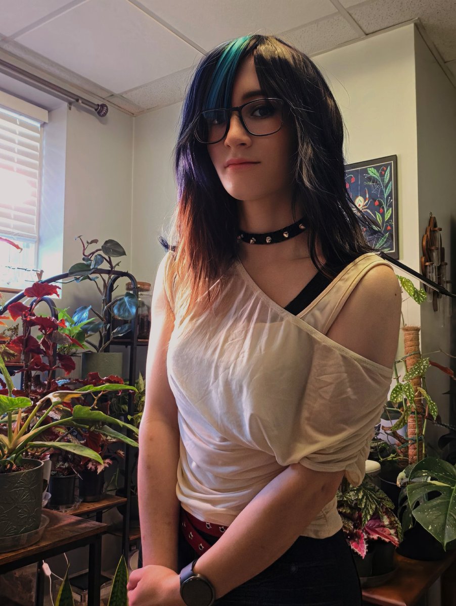 TeahCabra's tweet photo. I tried to do a Kirara cosplay, don't laugh at my wig I have no idea how to wear one xD https://t.co/QRPfDw3c1R