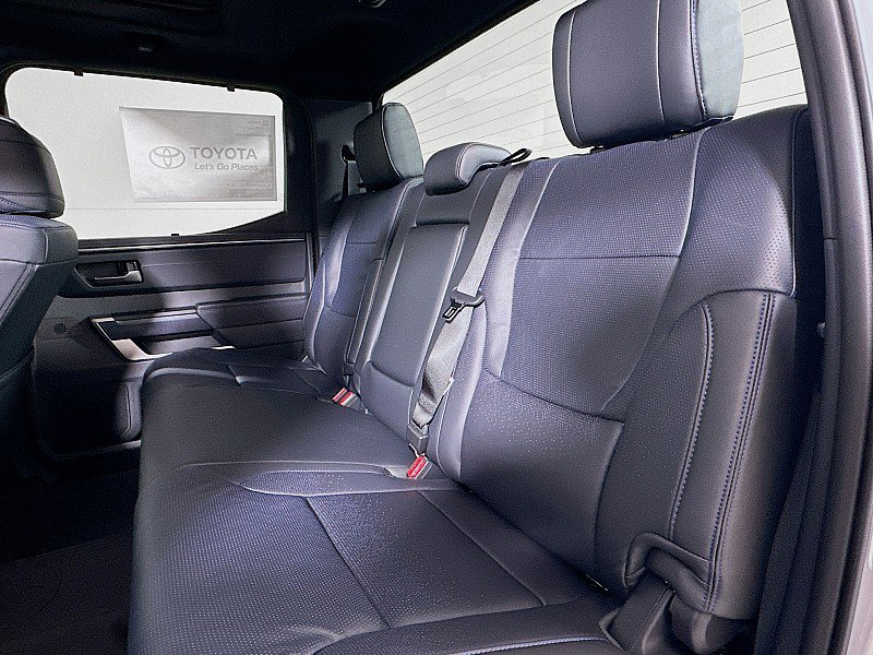 GrahamAutomall's tweet photo. Adventure bigger this summer in a Toyota Tundra. Strong performance and dependable capability help you bring everything you need for every trip. Let us help find your Tundra at Graham Toyota: https://t.co/7gMdB1hBJC https://t.co/WgNxE8SVZE