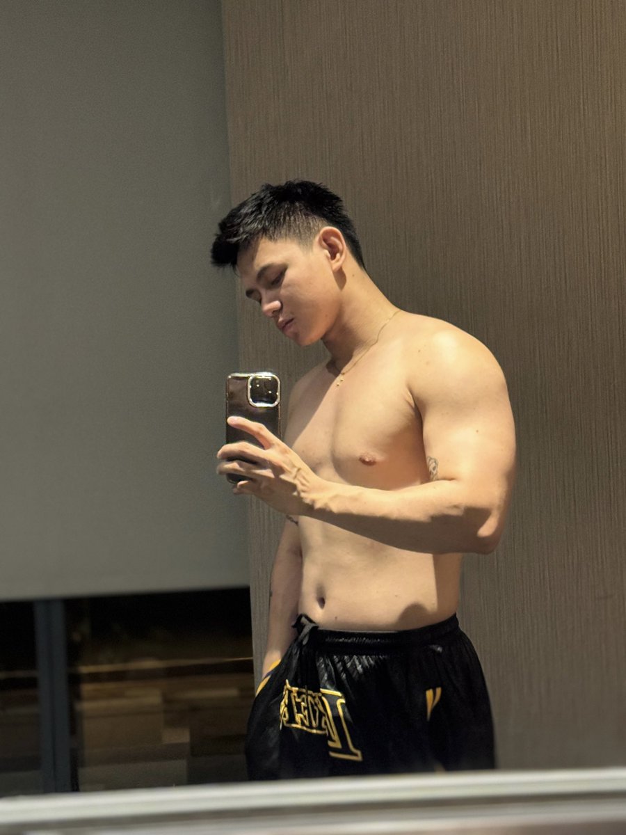 Renz_Marko's tweet photo. Gunz out https://t.co/27Pb4SyKIW