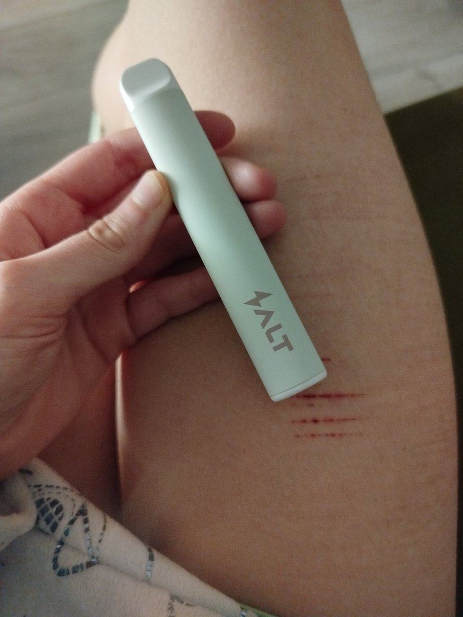 Axelshtwtaq's tweet photo. Stole from my step father sadly it doesnt have any nicotine in it beacus hes trying to quit smoking. https://t.co/CWwt7mQMwg