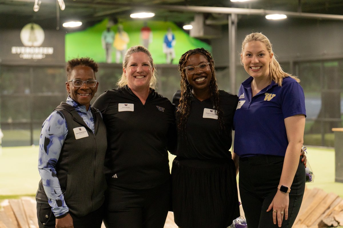 BigWClub's tweet photo. Our first-ever Boundless Birdies⛳️ 
50 female student-athletes, @BigWClub alumni, and Seattle professionals came together to learn the game of golf from @UW_WGolf while building connections and confidence.

#GoHuskies x #BoundlessFutures https://t.co/qbEP9adbf5