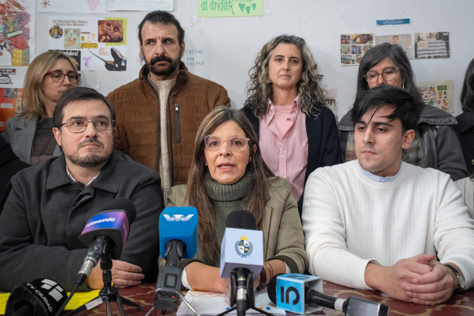 compresidencia's tweet photo. 🏘️ Cierre de Hogar Tribal abre nueva etapa del sistema de protección del @INAU_Oficial.

ℹ️ Fueron presentados los nuevos dispositivos que protegen, garantizan y promueven derechos de jóvenes para su reinserción.

Se pondrán en funcionamiento dos nuevos centros y se reformularán dos. Kairós será el primero en abrir sus puertas y recibirá a los 53 jóvenes trasladados desde Tribal. 

💬 Con el cierre de los centros de breve estadía, “damos un paso fundamental” en la transformación del Sistema de Protección Especial, manifestó la presidenta de INAU, Claudia Romero. 

🔗  https://t.co/UN8MceqnSE